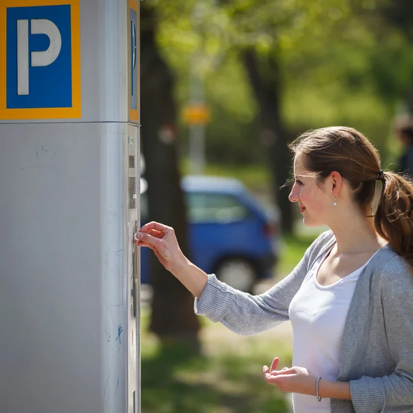 Woman paying for parking — Stock Photo, Image