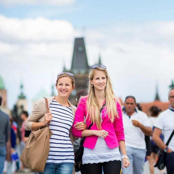 Turismo de mujeres en Praga — Foto de Stock