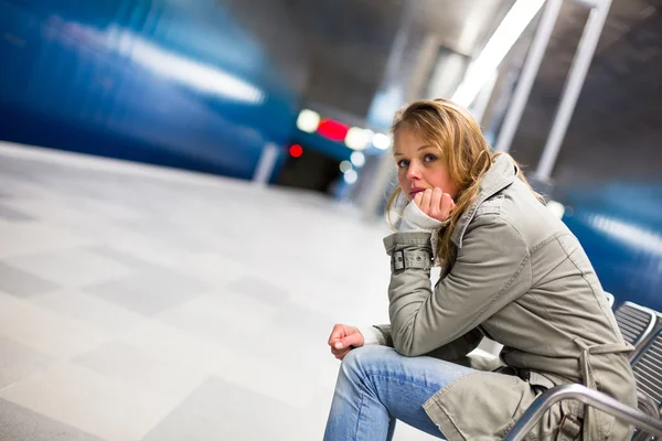 Triste e solo in una grande città — Foto Stock