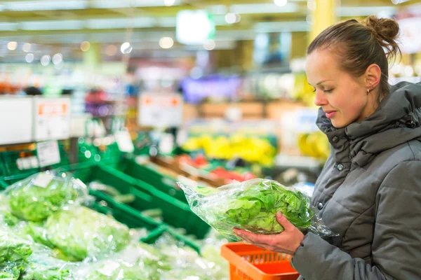 Vrouw winkelen — Stockfoto