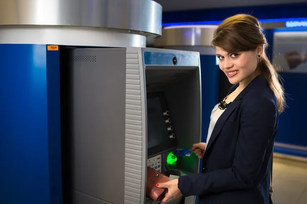Woman withdrawing money at ATM — Stock Photo, Image