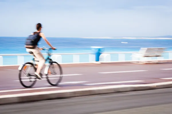Motion blurred cyclist going — Stock Photo, Image