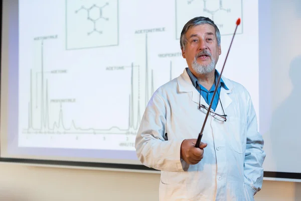 Profesor sénior de química — Foto de Stock