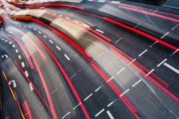 Bewegung verschwimmt im Stadtverkehr — Stockfoto