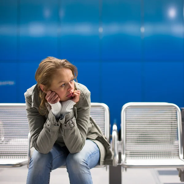 Donna triste e sola — Foto Stock