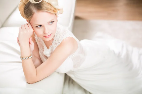 Gorgeous bride on her wedding day — Stock Photo, Image