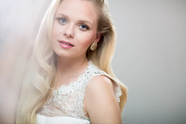 Gorgeous bride on her wedding day — Stock Photo, Image