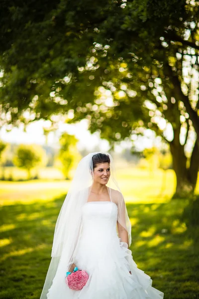 Braut an ihrem Hochzeitstag — Stockfoto