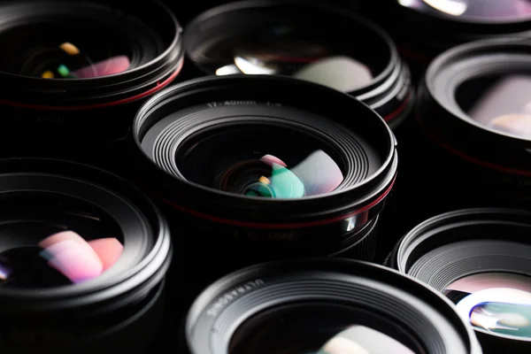 Lentes de câmera modernas com reflexos — Fotografia de Stock