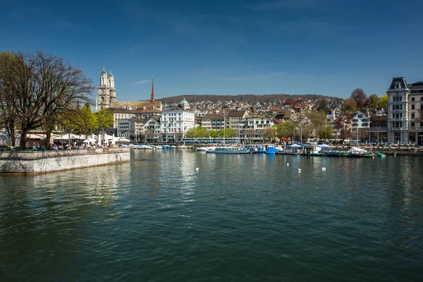 Zürich en rivier limmat, Zwitserland — Stockfoto