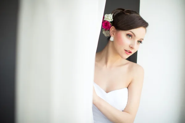 Gorgeous bride on her wedding day — Stock Photo, Image