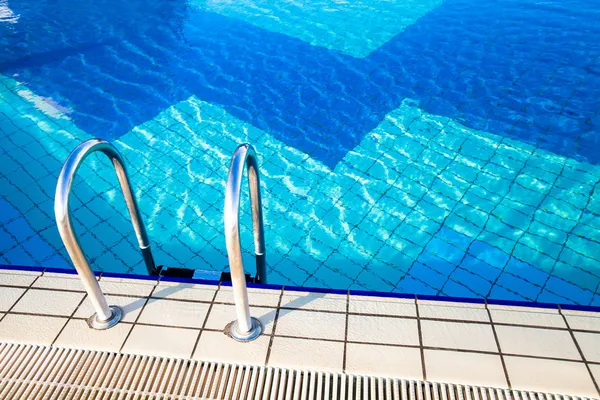 L'eau dans une piscine — Photo