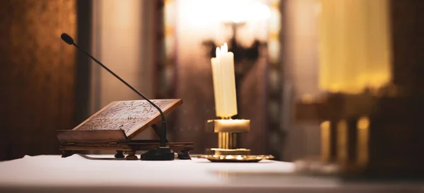 Sacerdotes Durante Uma Missa Cerimônia Casamento Missa Nupcial Dof Rasa — Fotografia de Stock