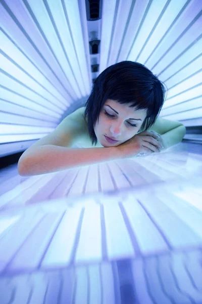 Pretty Young Woman Tanning Her Skin Modern Solarium Shallow Dof — Stock Photo, Image