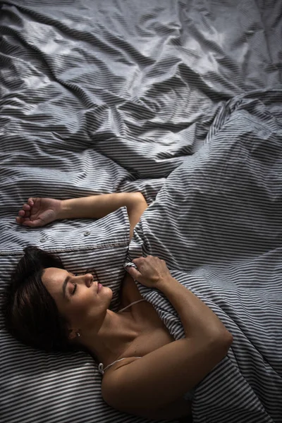 Bonita Joven Mujer Cama Profundamente Dormida Importancia Del Concepto Sueño — Foto de Stock