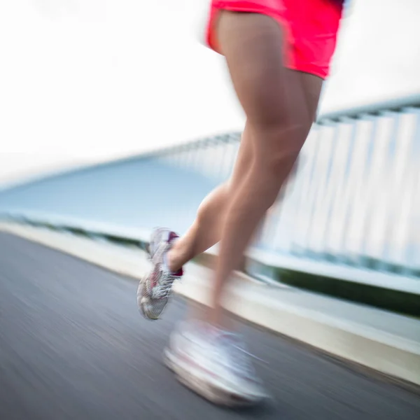 Giovane Donna Che Jogging All Aperto Movimento Immagine Offuscata — Foto Stock