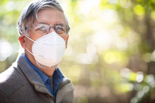 Senior Man Glasses Fogged Due Condensation Caused Use Face Mask — Foto Stock