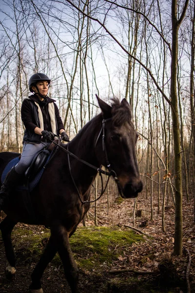 Female Horse Rider Riding Outdoors Her Lovely Horse — Stock Photo, Image