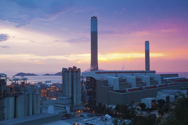 Centrali elettriche a Hong Kong al tramonto — Foto Stock