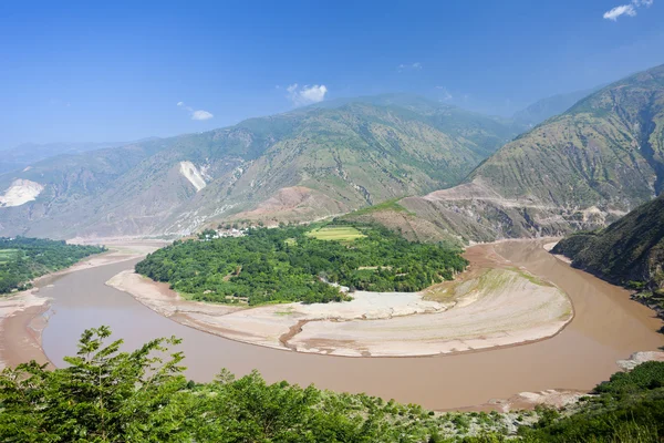 Form der roten Flusskurve in Yunnan, China. — Stockfoto