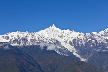 sonbahar dağlarda kar