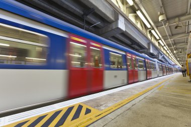 tren, bulanık hareket soyut hareketi.