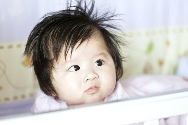 Asiatique bébé fille à la maison — Photo