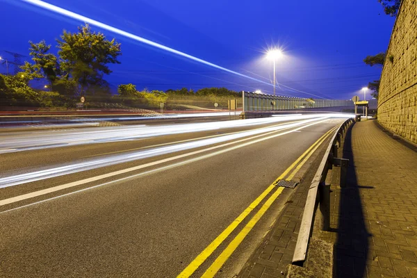 Autostrada del traffico in città — Foto Stock