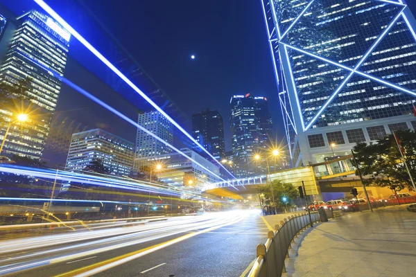 Drukke verkeer nachts in hong kong — Stockfoto