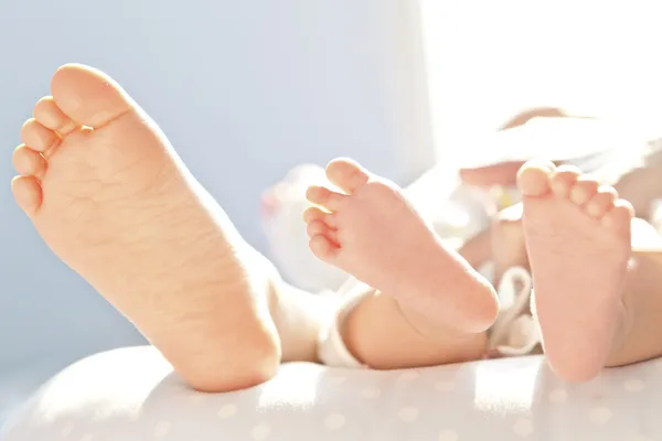 Pasgeboren baby voeten — Stockfoto