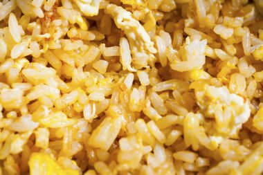 kızarmış pilav ile yumurta