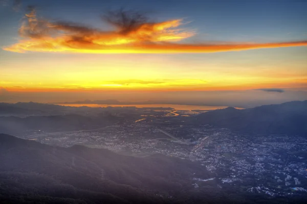 Solnedgång berg i hong kong — Stockfoto