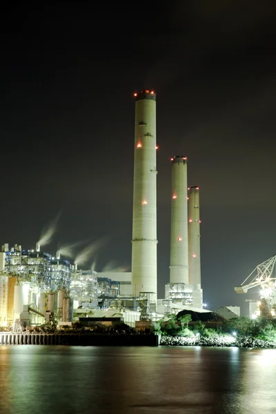 Planta de gas por la noche — Foto de Stock