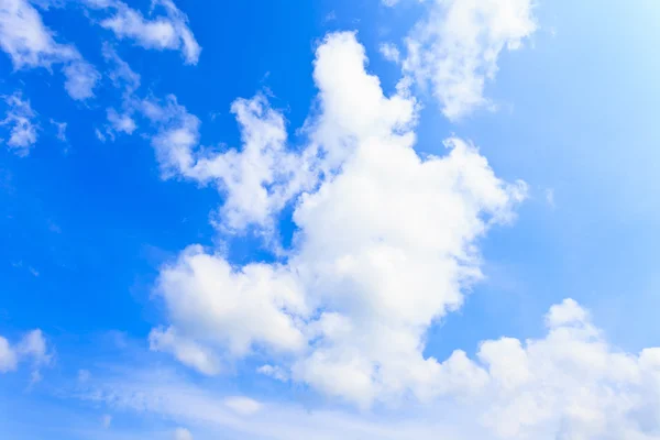 Blauer Himmel und Wolken Hintergrund — Stockfoto