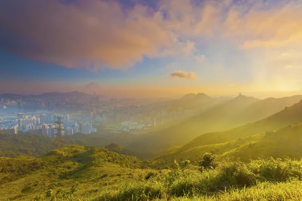 Zonsondergang berg in het centrum van hong kong — Stockfoto