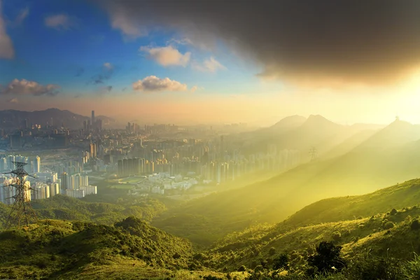 Góra pejzaż o zachodzie słońca w centrum Hongkongu — Zdjęcie stockowe