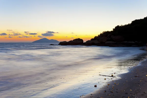 아름다운 하늘 이비치는 해변의 일몰 광경 — 스톡 사진