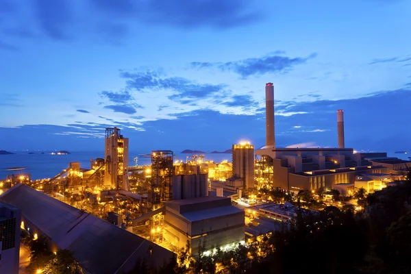 Petrochemical oil refinery plant at night — Stok fotoğraf