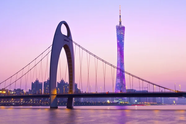 Río Zhujiang y moderno edificio del distrito financiero en Guan —  Fotos de Stock