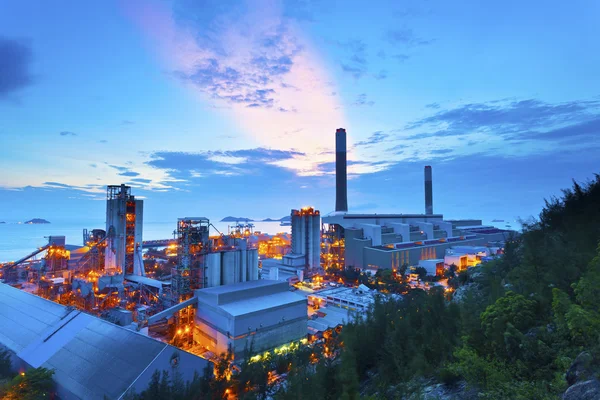 Centrale électrique au coucher du soleil à Hong Kong — Photo