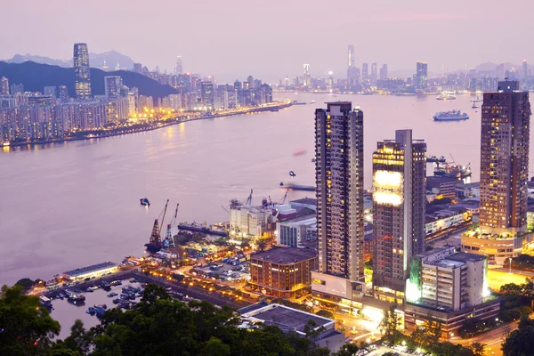 Hong kong stad bij zonsondergang — Stockfoto