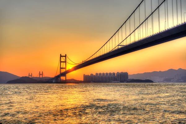 Puente al atardecer en Hong Kong — Foto de Stock