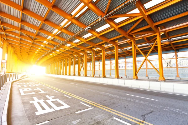 Tunnel med bil lampor — Stockfoto