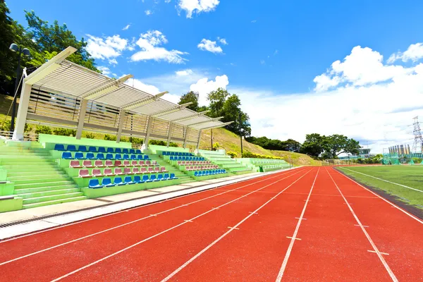 Atletiekbaan in sportveld — Stockfoto