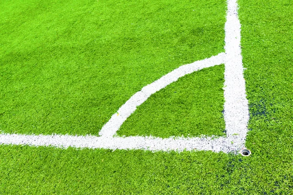 Esquina de un campo de fútbol sintético — Foto de Stock