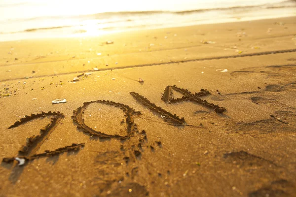 Nuevo año 2014 número en la arena — Foto de Stock