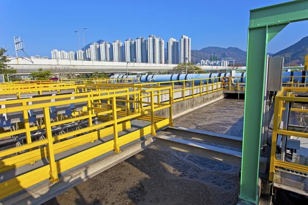 Depósito de tratamiento de agua con aguas residuales con proceso de aireación —  Fotos de Stock