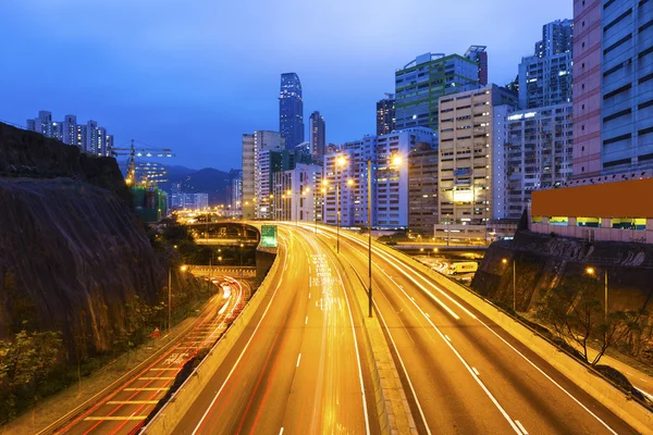 Verkeer in het centrum in hong kong — Stockfoto