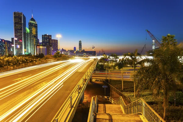 Trafik i Hong kong på natten — Stockfoto