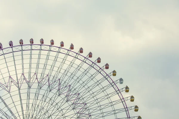 Rueda de la fortuna sobre el cielo —  Fotos de Stock